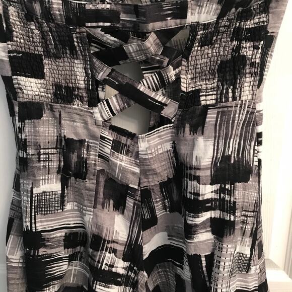 Forever 21 patterned romper size S - Picture 2 of 2